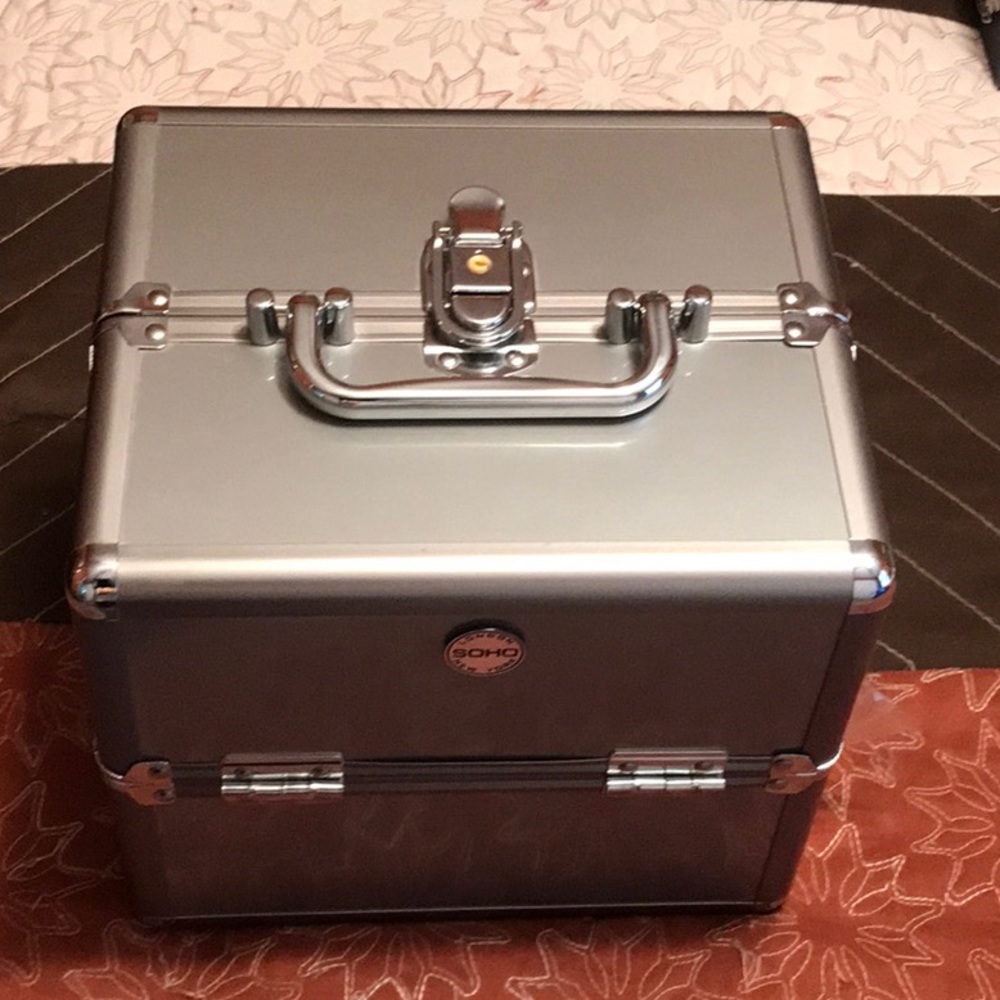 SOHO‎ Makeup Train Case NWOT